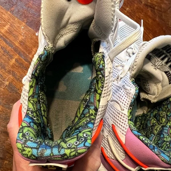 Adidas kids size 6 Toy Story basketball shoes - Picture 9 of 13